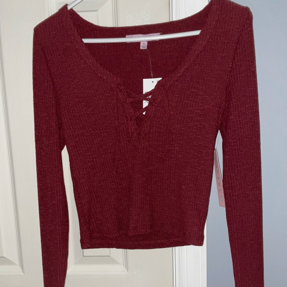 Long sleeve soft and cozy shirt
Maroon color
Brand- Grave F A M E
